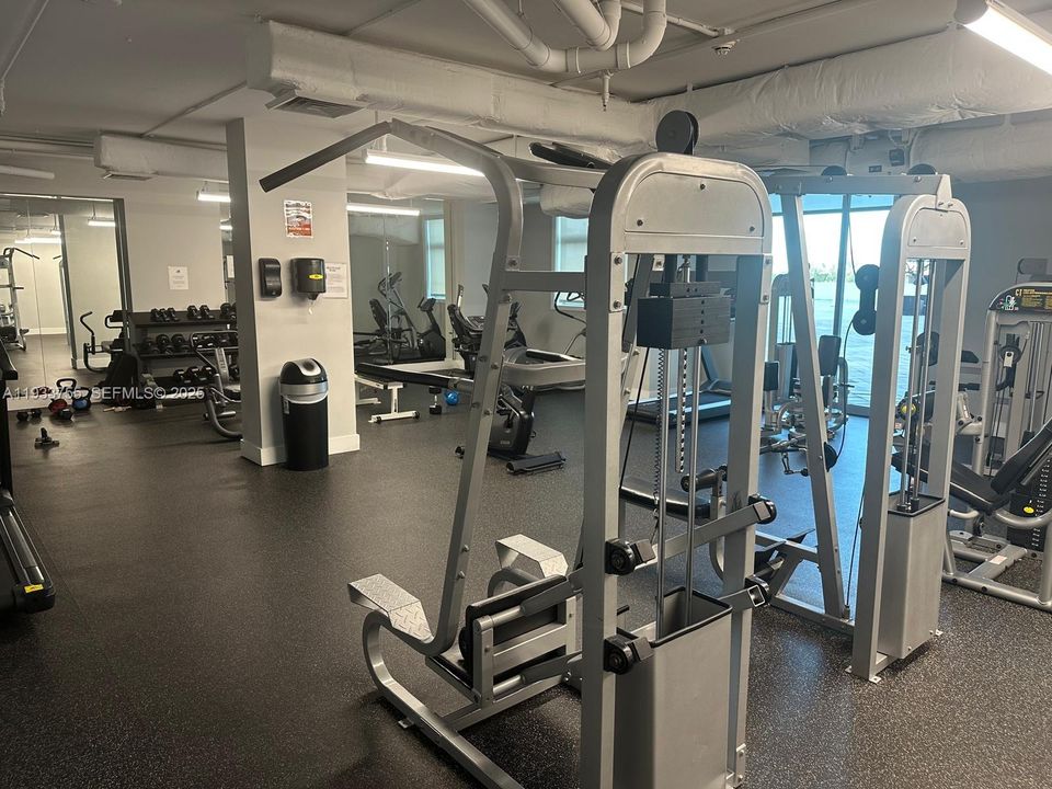 出租: $2,450 (2 贝兹, 2 浴室, 1189 平方英尺)