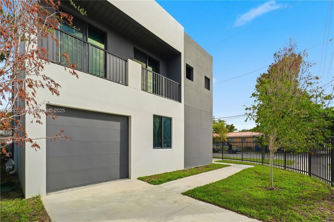 For Rent: $4,200 (4 beds, 2 baths, 2000 Square Feet)