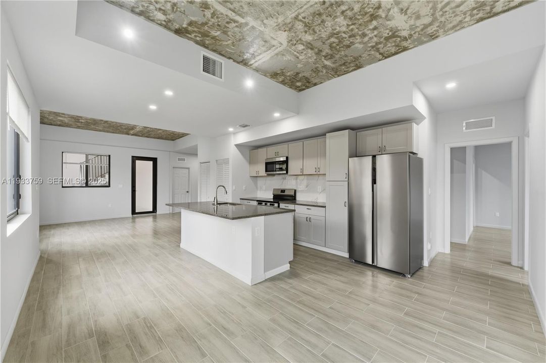 For Rent: $4,200 (4 beds, 2 baths, 2000 Square Feet)