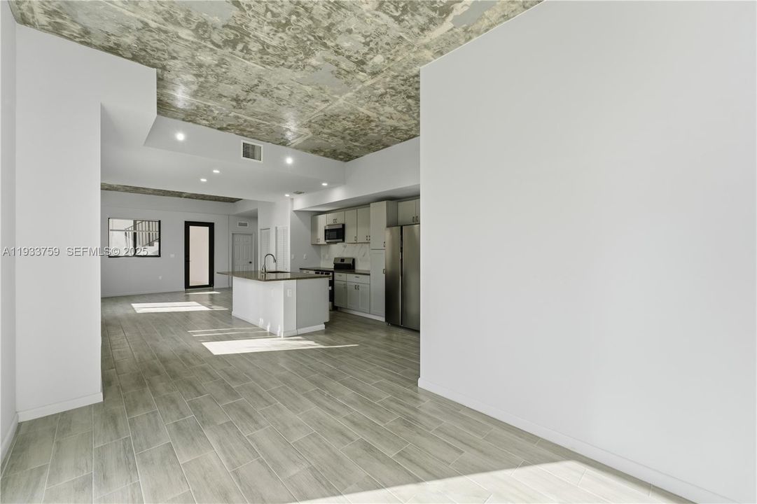 For Rent: $4,200 (4 beds, 2 baths, 2000 Square Feet)