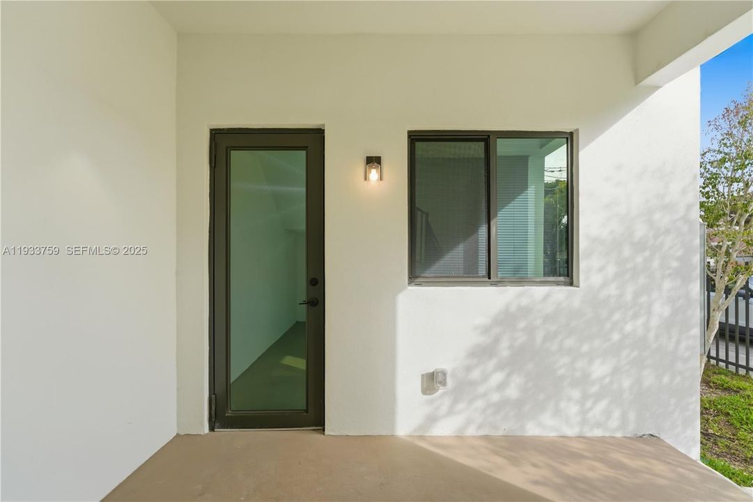 For Rent: $4,200 (4 beds, 2 baths, 2000 Square Feet)