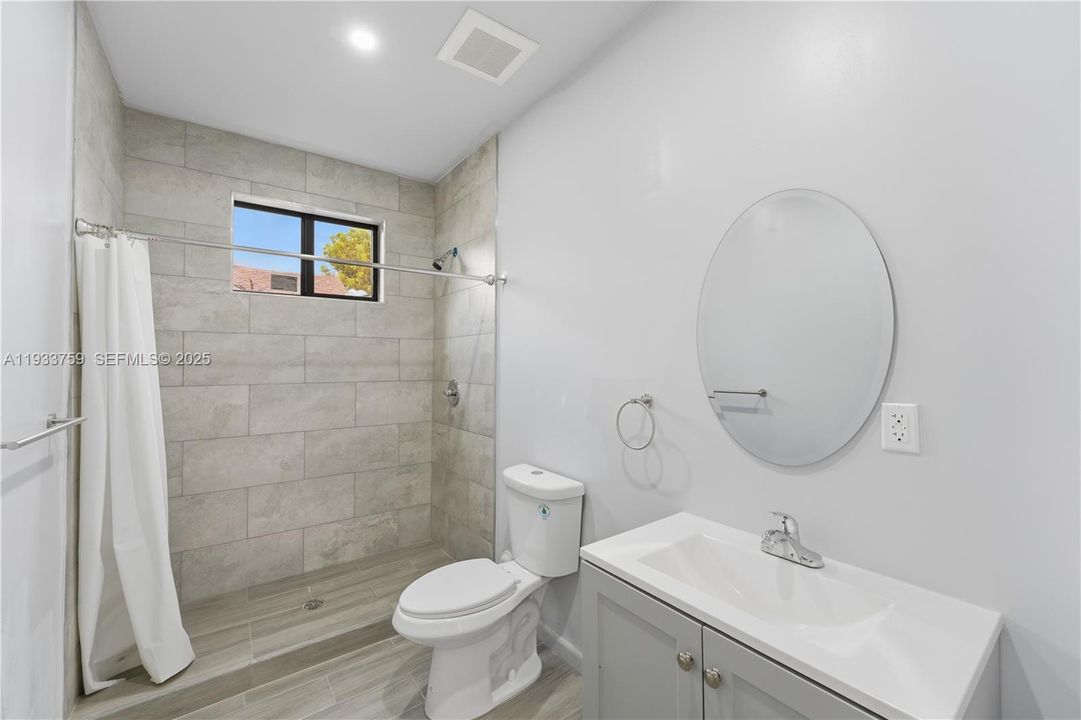 For Rent: $4,200 (4 beds, 2 baths, 2000 Square Feet)