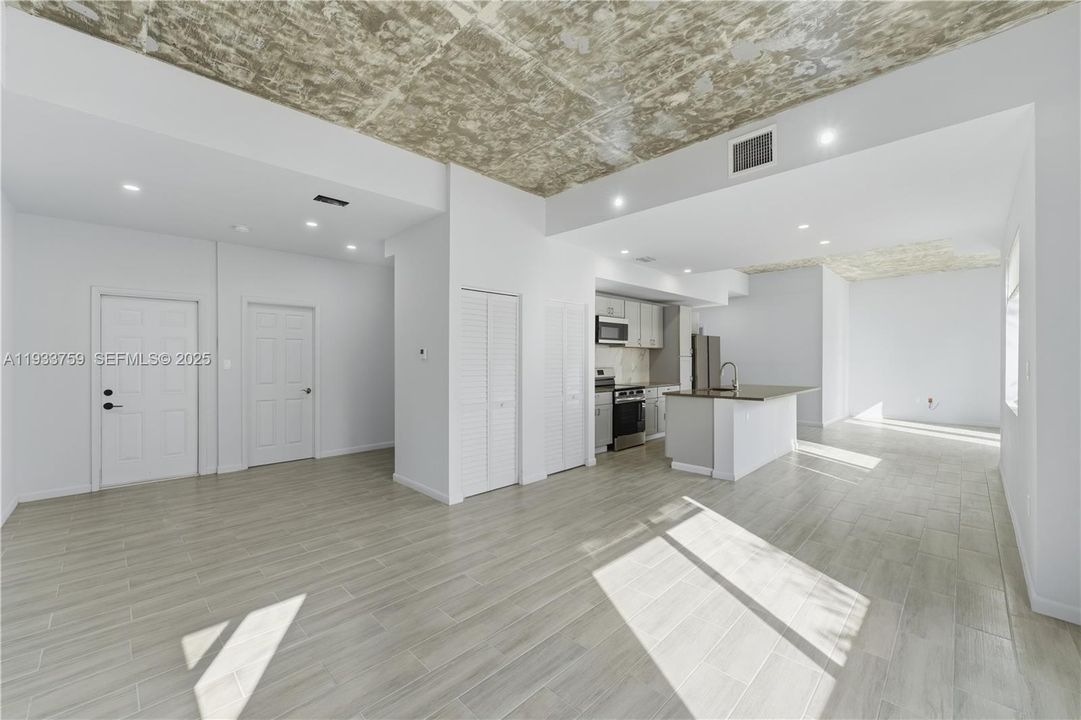 For Rent: $4,200 (4 beds, 2 baths, 2000 Square Feet)