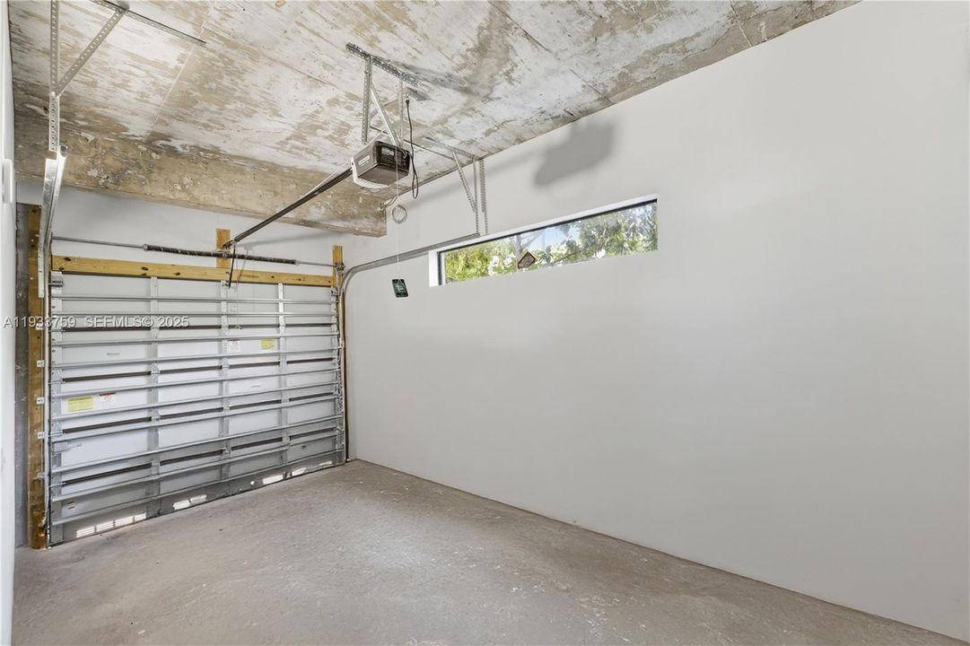 For Rent: $4,200 (4 beds, 2 baths, 2000 Square Feet)