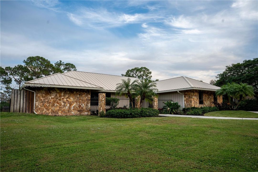 For Sale: $1,490,000 (4 beds, 4 baths, 3230 Square Feet)