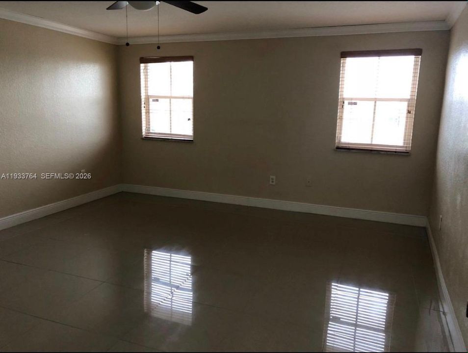 出租: $4,400 (4 贝兹, 3 浴室, 2606 平方英尺)