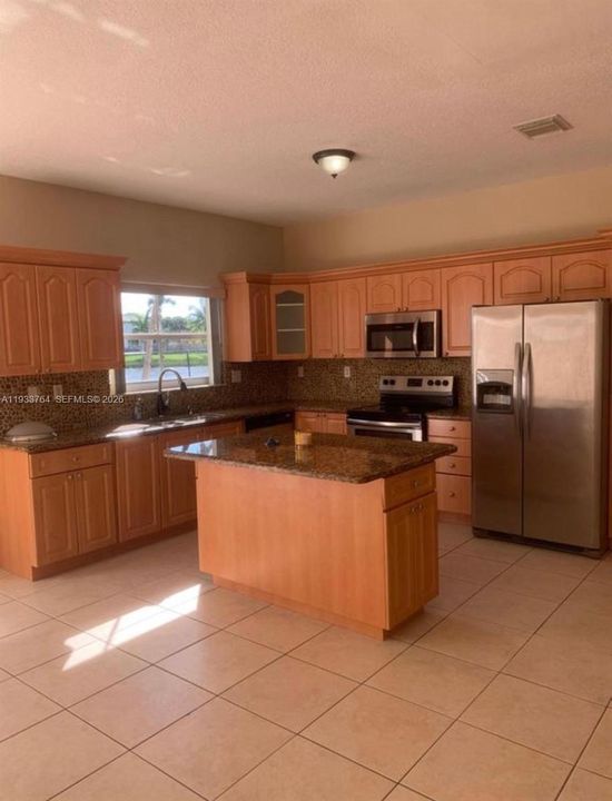 出租: $4,400 (4 贝兹, 3 浴室, 2606 平方英尺)