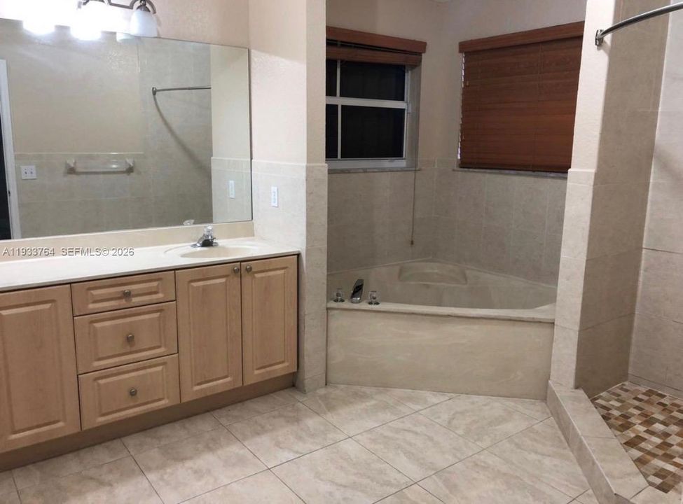 出租: $4,400 (4 贝兹, 3 浴室, 2606 平方英尺)