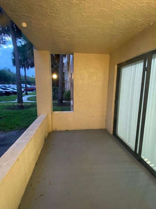 For Rent: $1,700 (1 beds, 1 baths, 754 Square Feet)