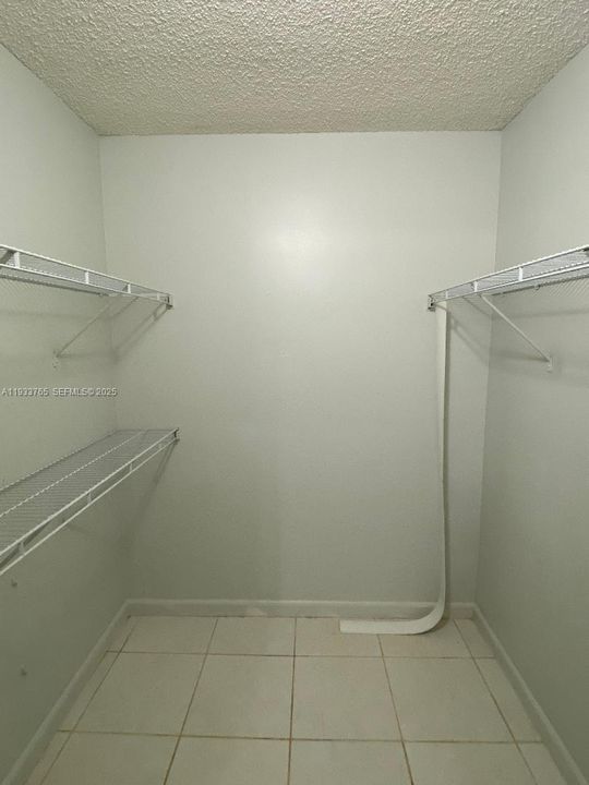 For Rent: $1,700 (1 beds, 1 baths, 754 Square Feet)