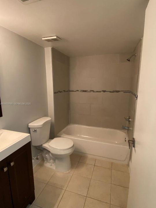 For Rent: $1,700 (1 beds, 1 baths, 754 Square Feet)