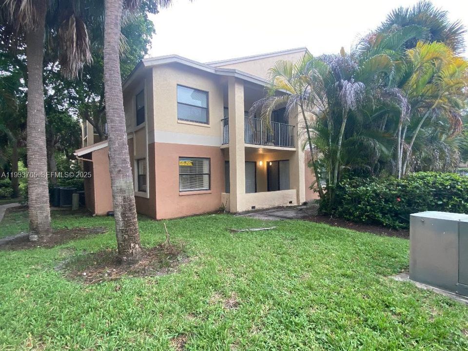 For Rent: $1,700 (1 beds, 1 baths, 754 Square Feet)