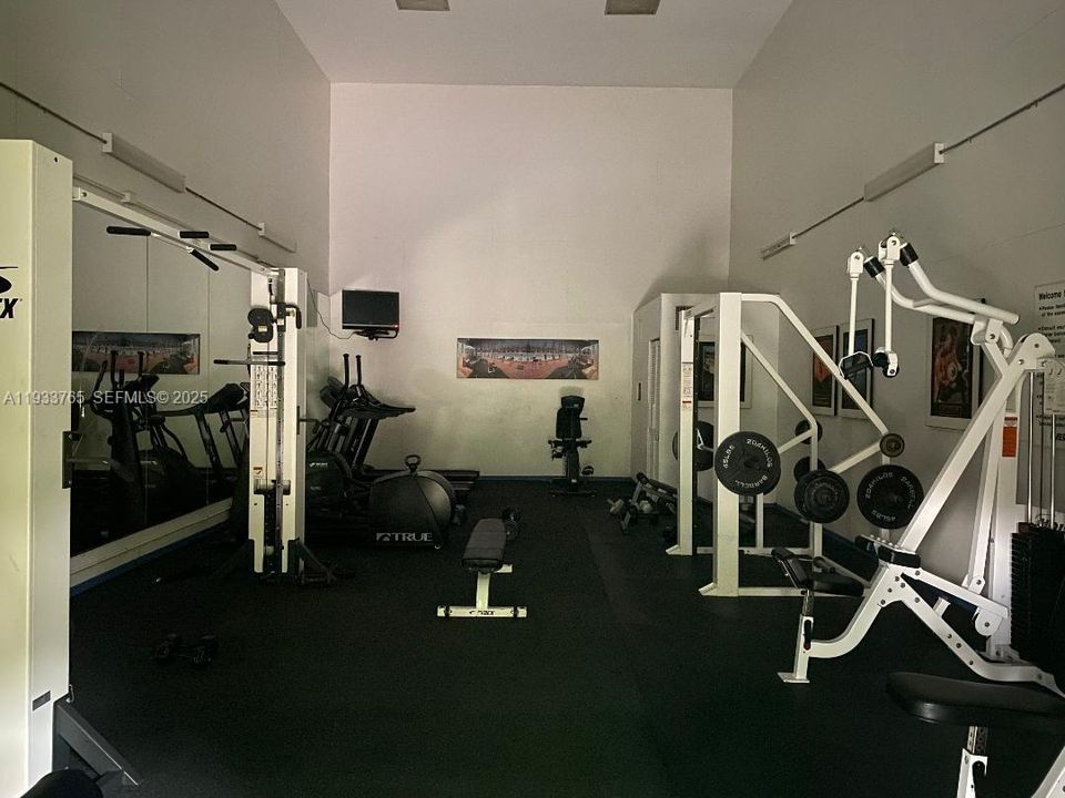 For Rent: $1,700 (1 beds, 1 baths, 754 Square Feet)