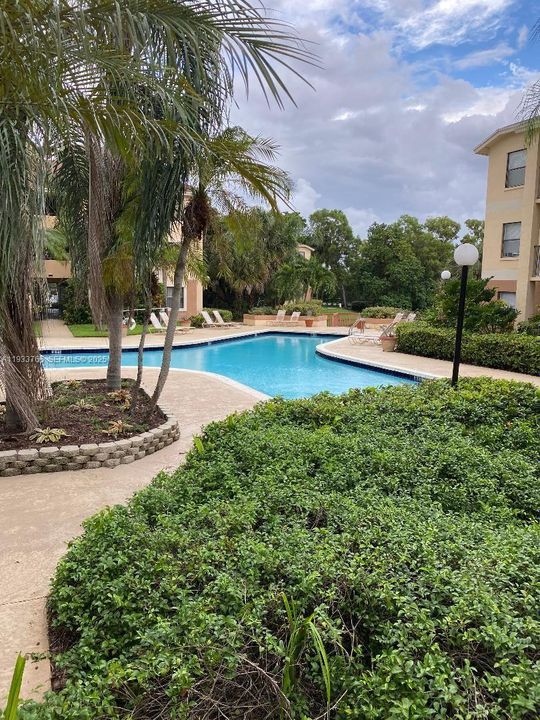 For Rent: $1,700 (1 beds, 1 baths, 754 Square Feet)