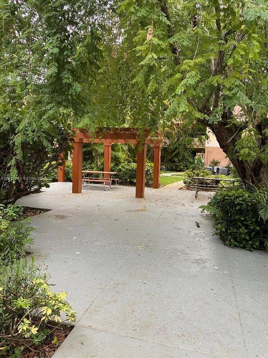 For Rent: $1,700 (1 beds, 1 baths, 754 Square Feet)