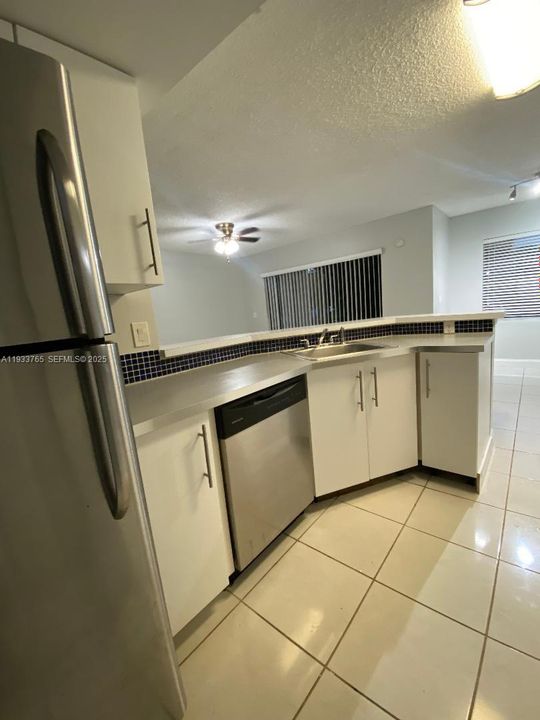 For Rent: $1,700 (1 beds, 1 baths, 754 Square Feet)