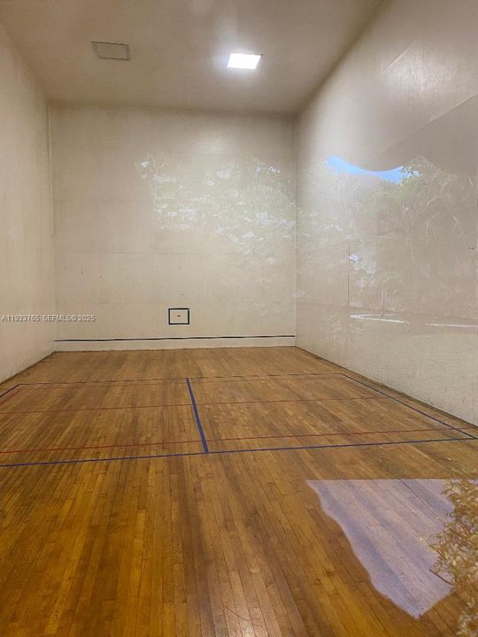 For Rent: $1,700 (1 beds, 1 baths, 754 Square Feet)