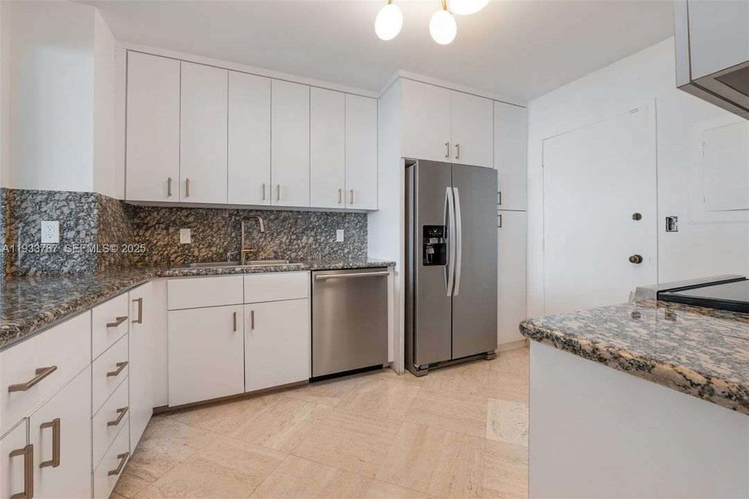 В аренду: $7,750 (2 спален, 2 ванн, 1642 Квадратных фут)