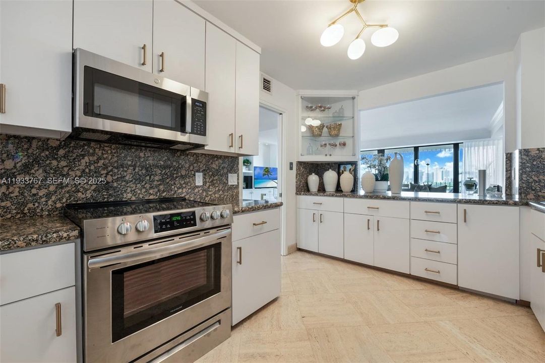 В аренду: $7,750 (2 спален, 2 ванн, 1642 Квадратных фут)