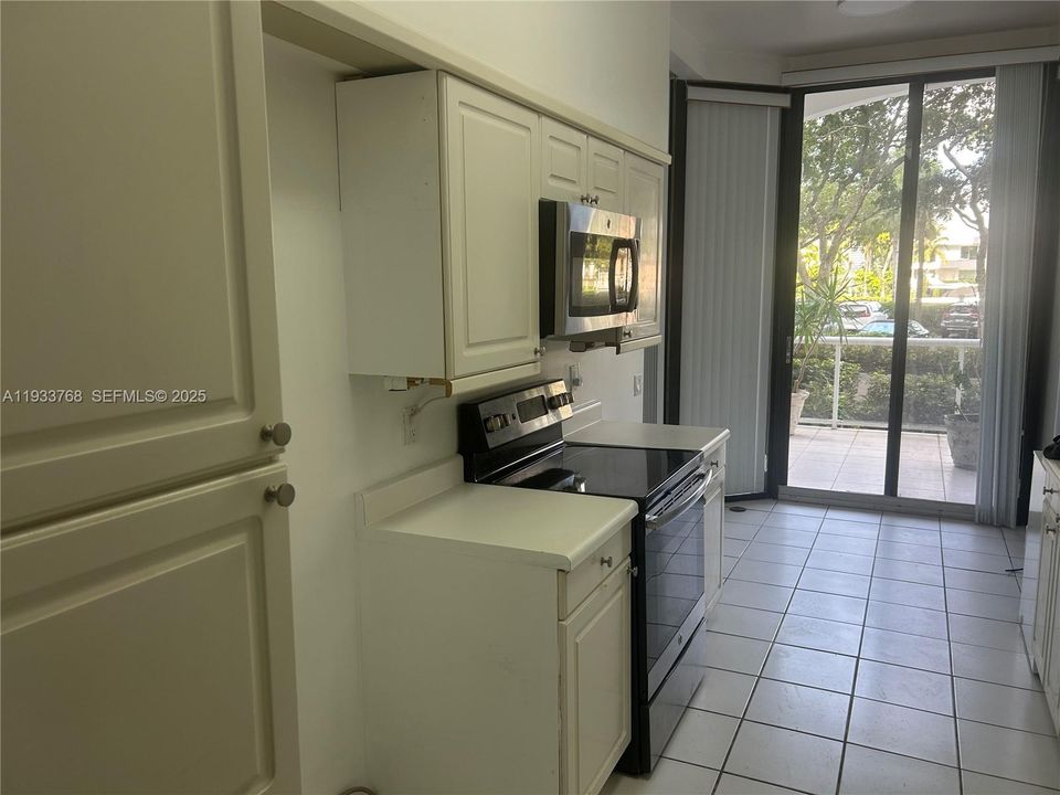 出租: $3,150 (2 贝兹, 2 浴室, 1310 平方英尺)