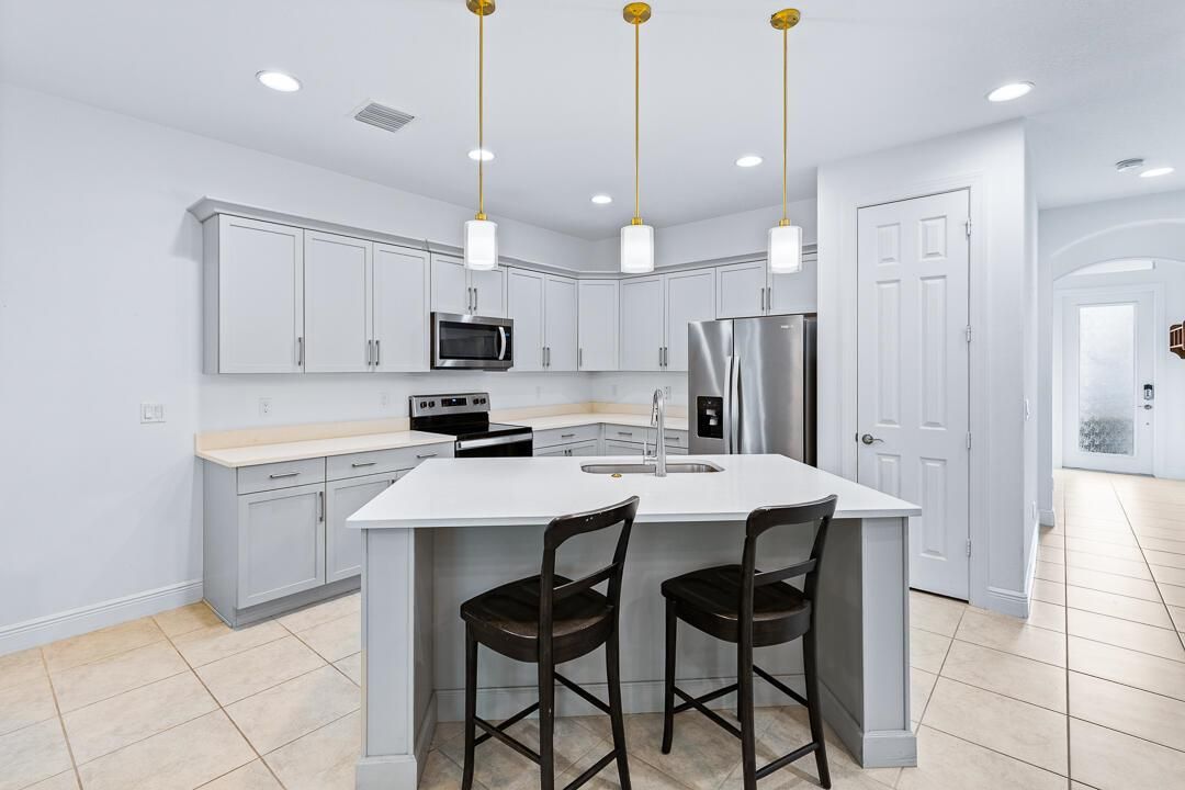 2590 Bella Vista Circle-12