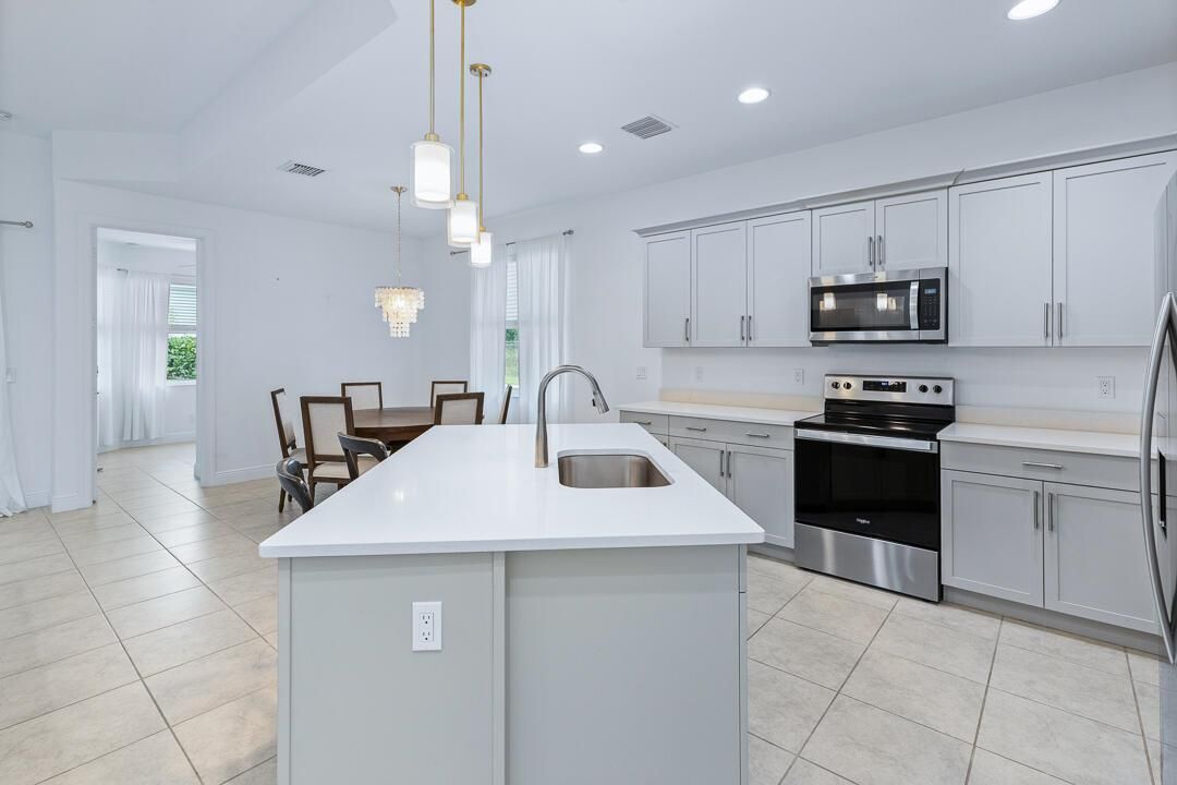 2590 Bella Vista Circle-15