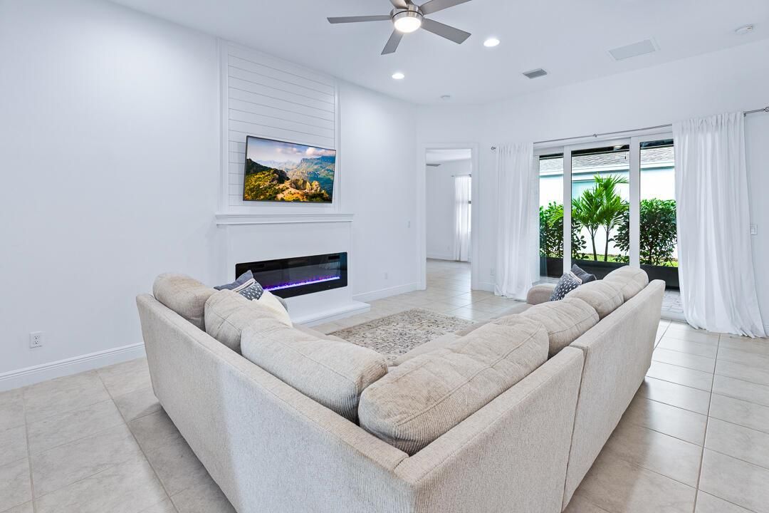 2590 Bella Vista Circle-20