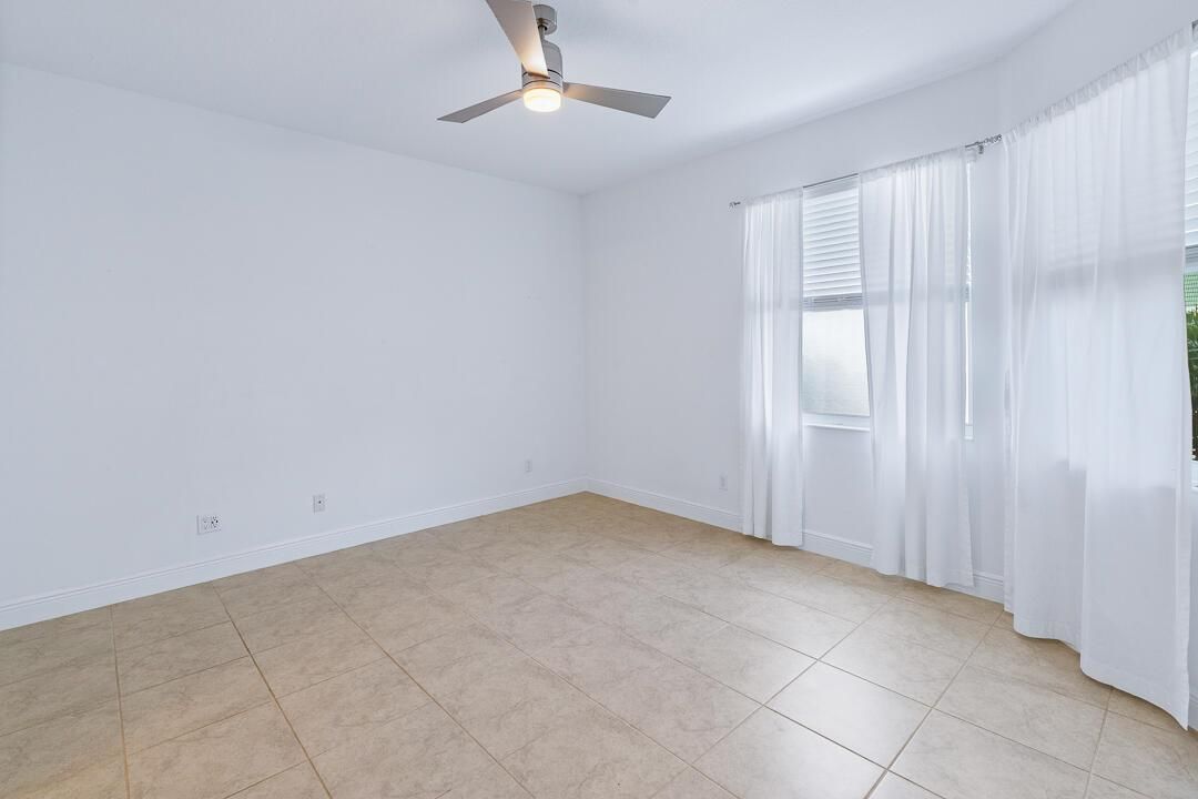 2590 Bella Vista Circle-25