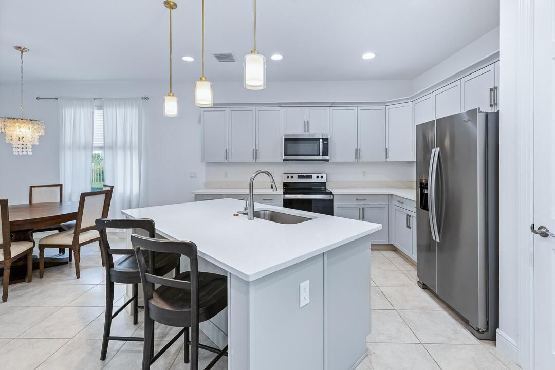 2590 Bella Vista Circle-14