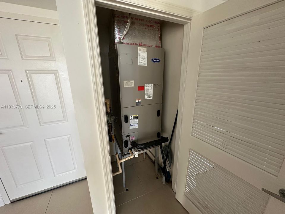 For Sale: $336,000 (2 beds, 2 baths, 1189 Square Feet)