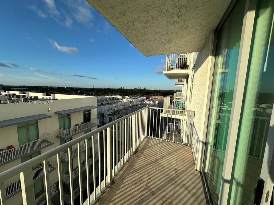 For Sale: $336,000 (2 beds, 2 baths, 1189 Square Feet)