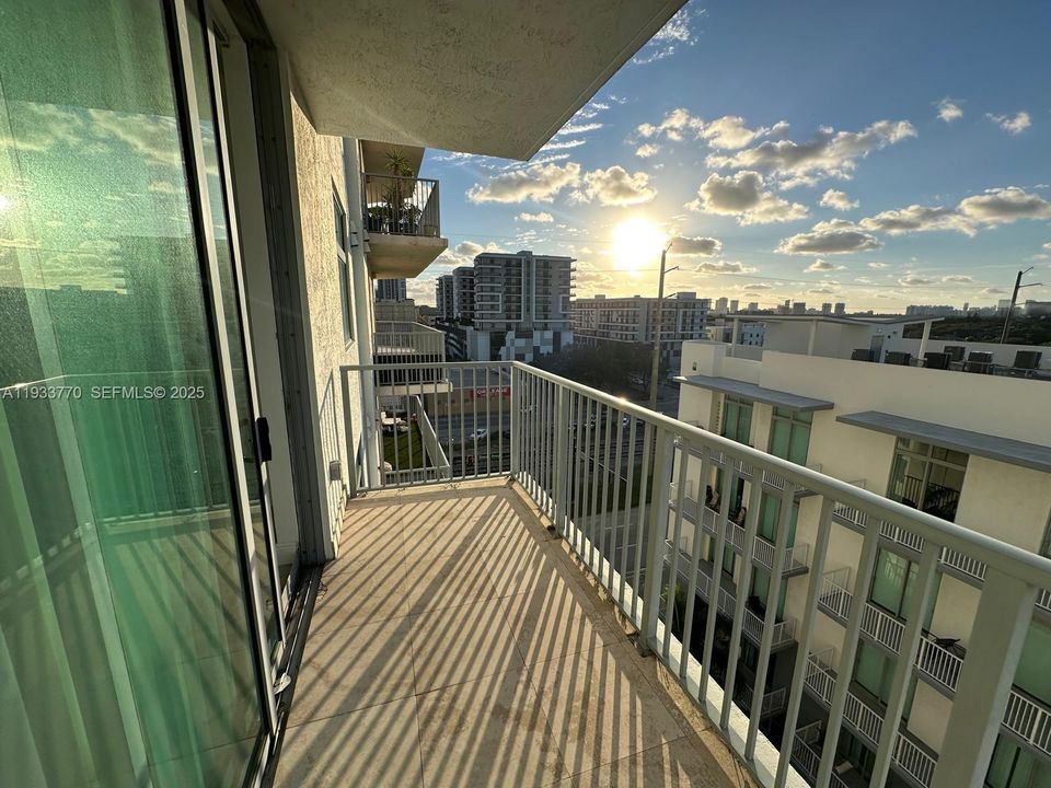 For Sale: $336,000 (2 beds, 2 baths, 1189 Square Feet)