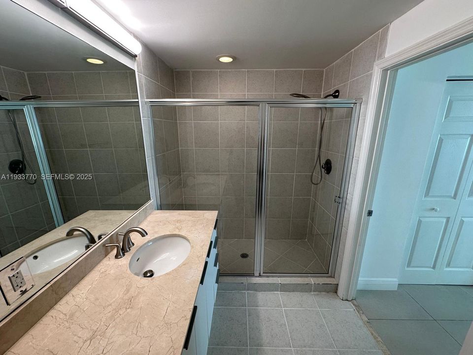 For Sale: $336,000 (2 beds, 2 baths, 1189 Square Feet)