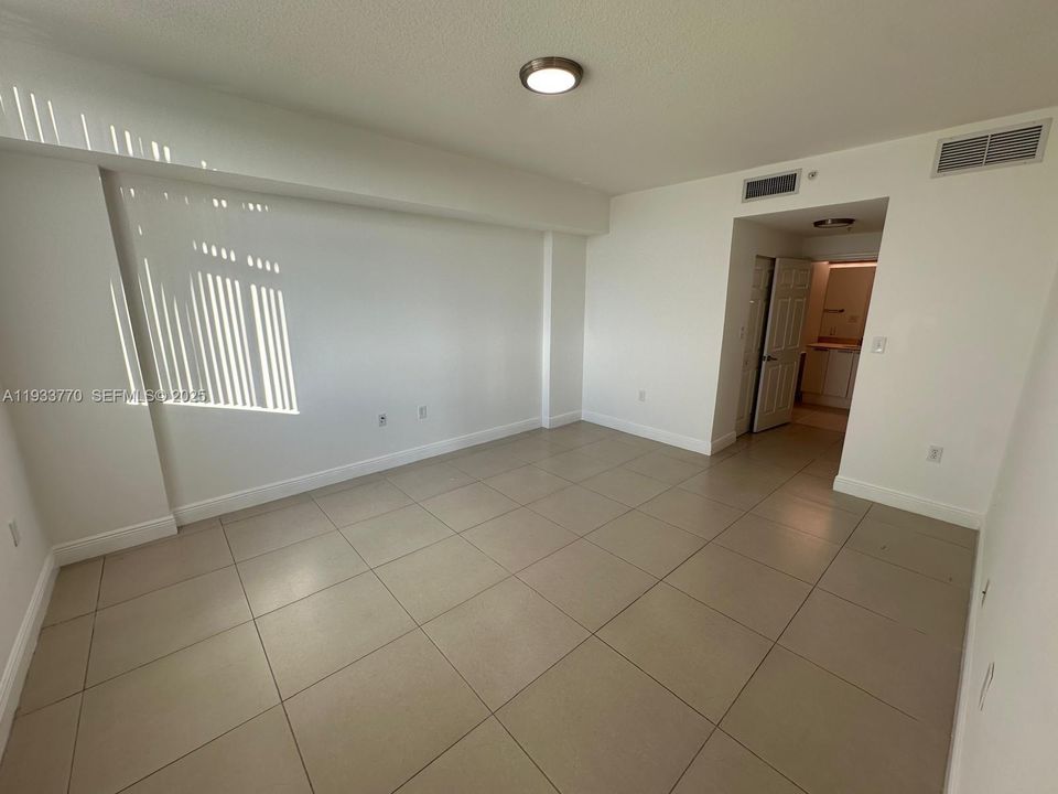 For Sale: $336,000 (2 beds, 2 baths, 1189 Square Feet)