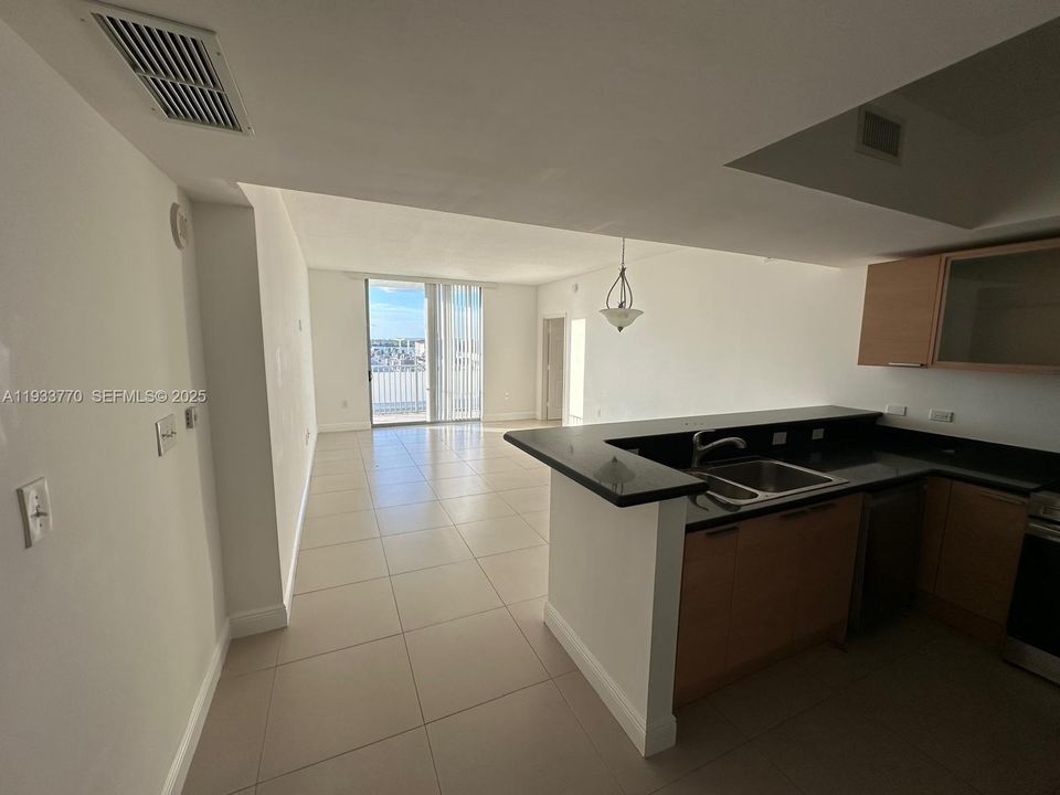 For Sale: $336,000 (2 beds, 2 baths, 1189 Square Feet)