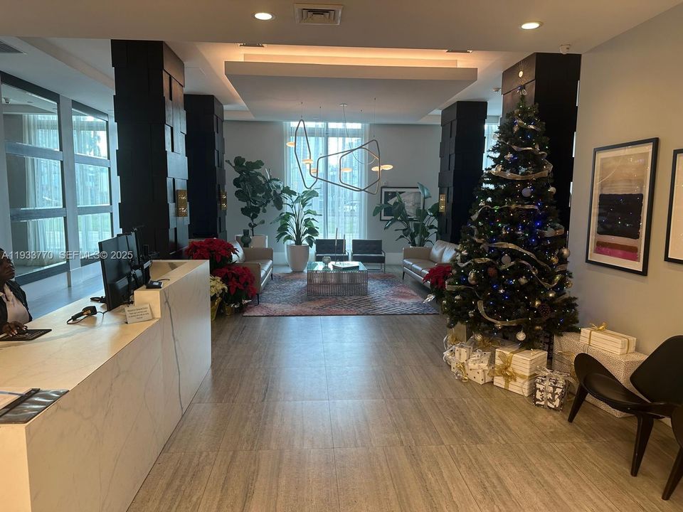 For Sale: $336,000 (2 beds, 2 baths, 1189 Square Feet)