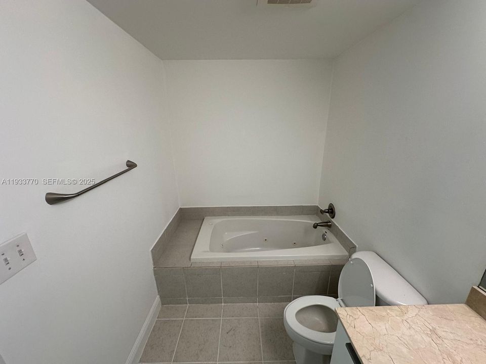 For Sale: $336,000 (2 beds, 2 baths, 1189 Square Feet)