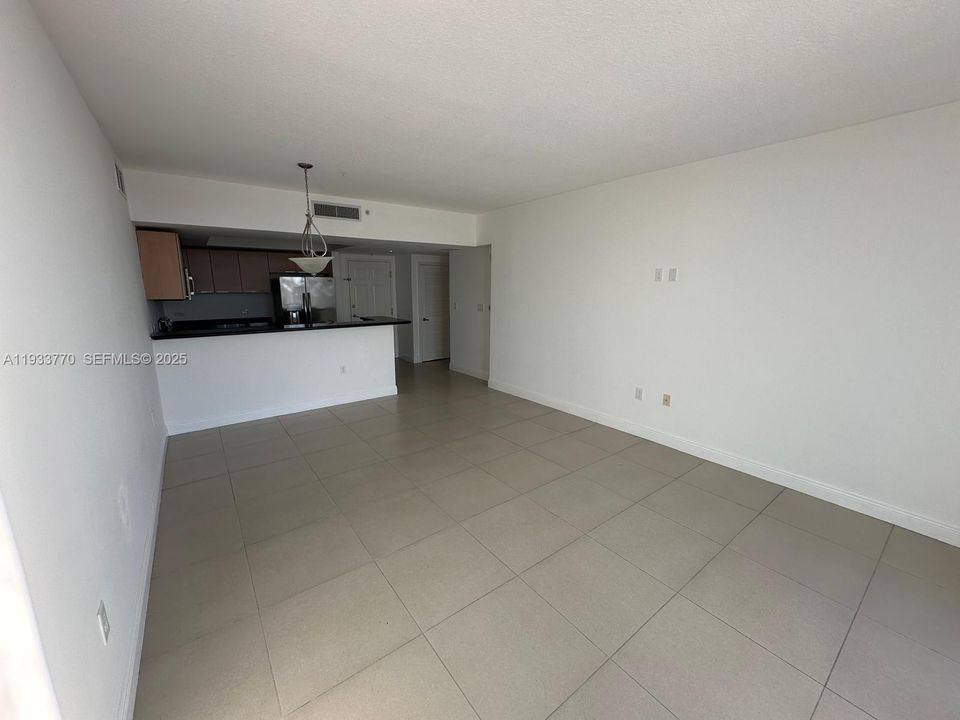 For Sale: $336,000 (2 beds, 2 baths, 1189 Square Feet)