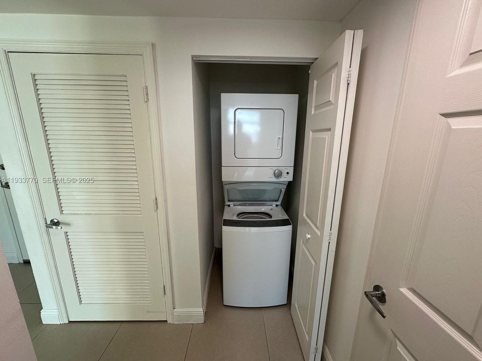 For Sale: $336,000 (2 beds, 2 baths, 1189 Square Feet)