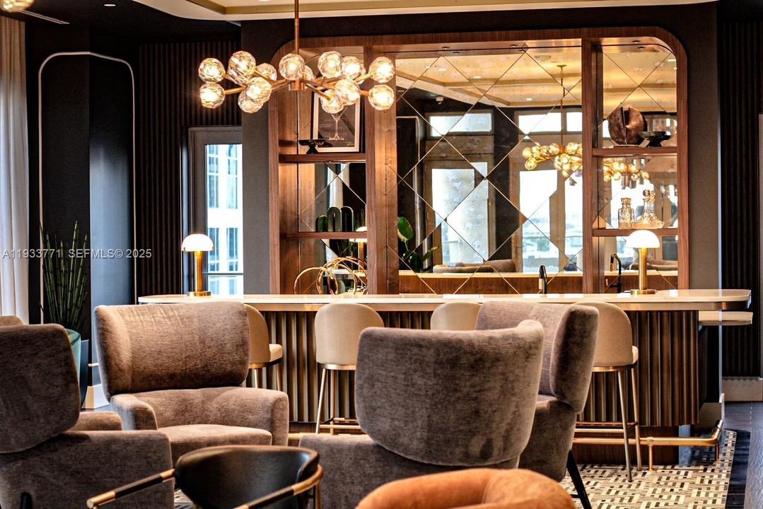 For Rent: $4,390 (1 beds, 1 baths, 920 Square Feet)