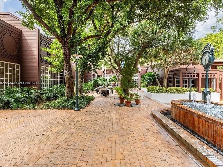 待售: $385,000 (2 贝兹, 2 浴室, 1520 平方英尺)