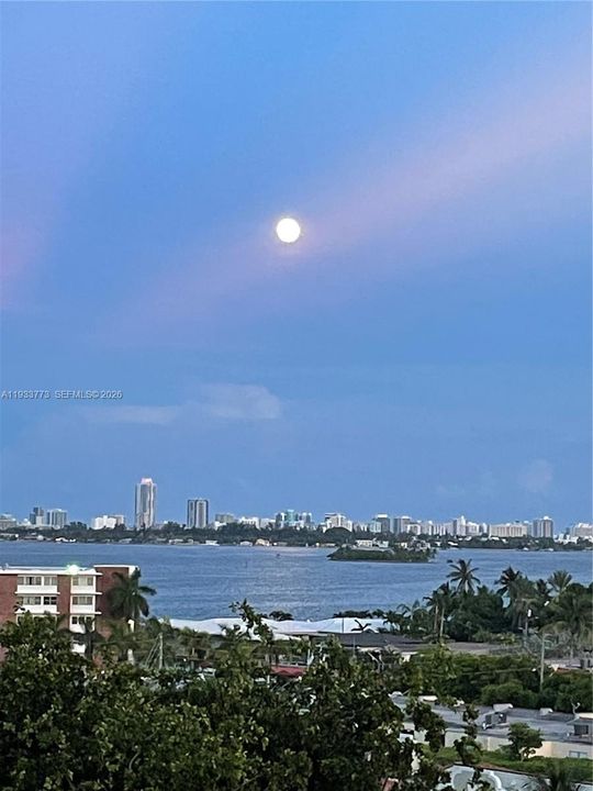 待售: $385,000 (2 贝兹, 2 浴室, 1520 平方英尺)