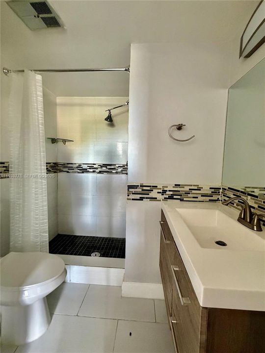 For Rent: $1,750 (2 beds, 2 baths, 850 Square Feet)