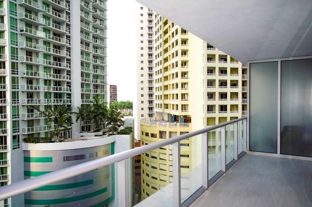 For Rent: $3,500 (1 beds, 1 baths, 696 Square Feet)