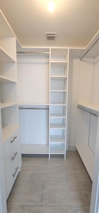 For Rent: $3,500 (1 beds, 1 baths, 696 Square Feet)