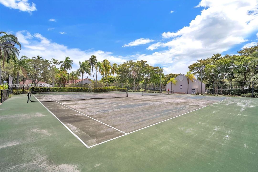 For Sale: $204,200 (2 beds, 2 baths, 975 Square Feet)