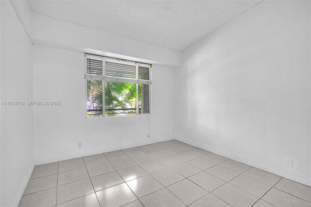 For Sale: $204,200 (2 beds, 2 baths, 975 Square Feet)