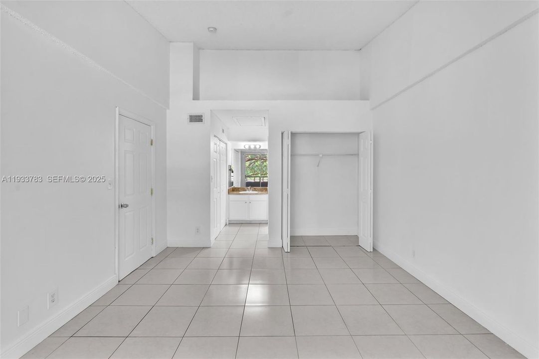 For Sale: $204,200 (2 beds, 2 baths, 975 Square Feet)