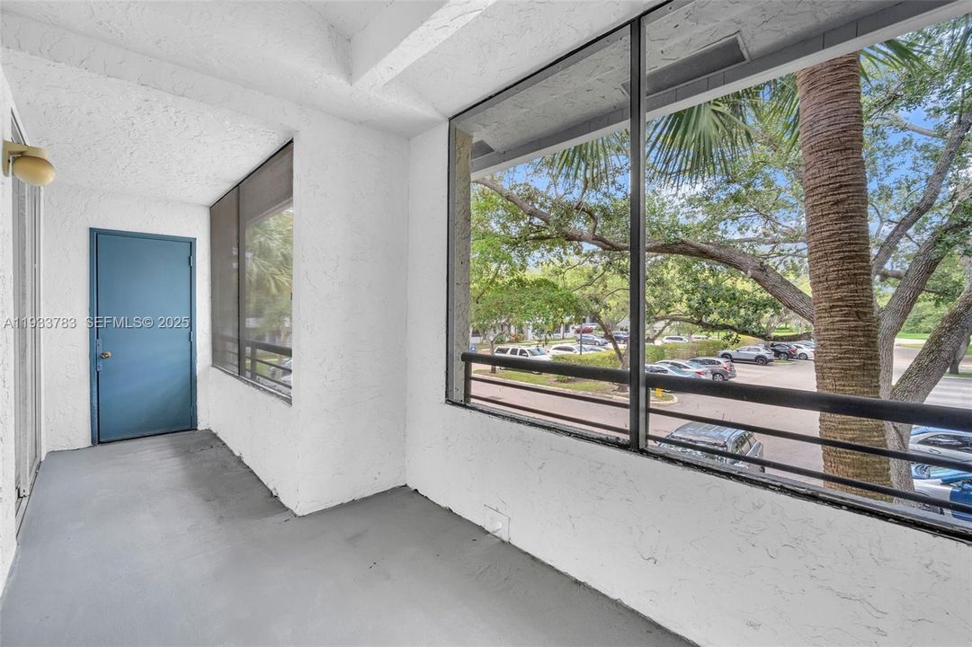 For Sale: $204,200 (2 beds, 2 baths, 975 Square Feet)