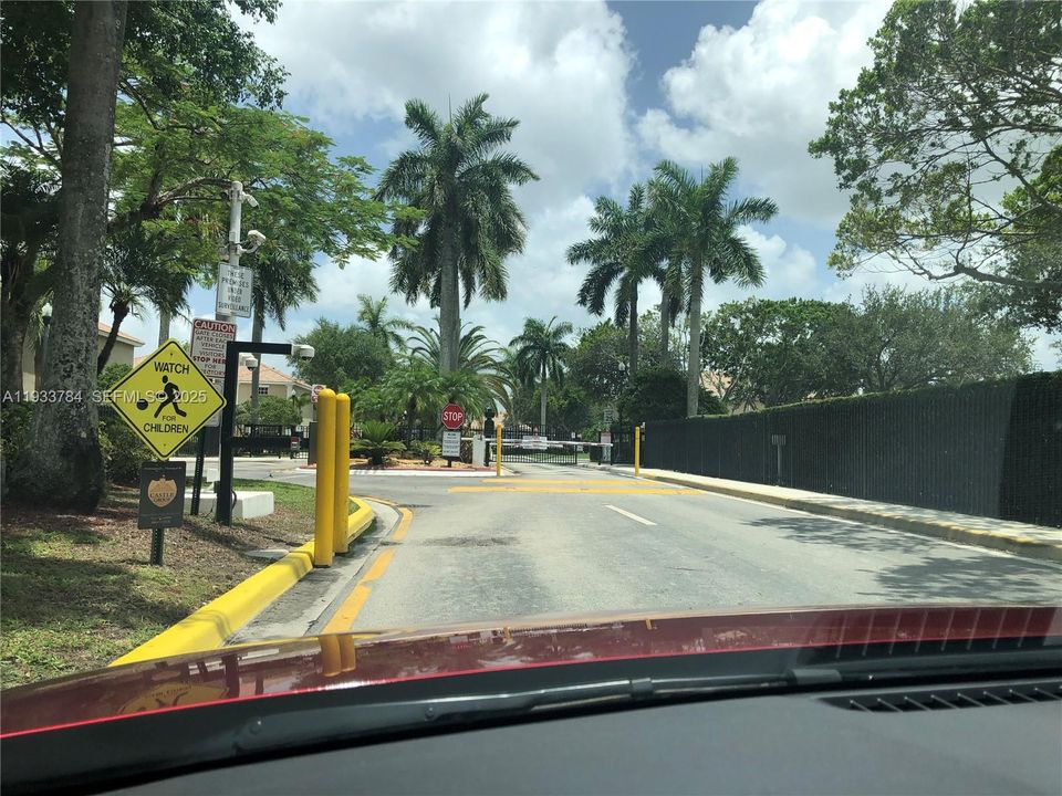 For Rent: $2,500 (2 beds, 2 baths, 1024 Square Feet)